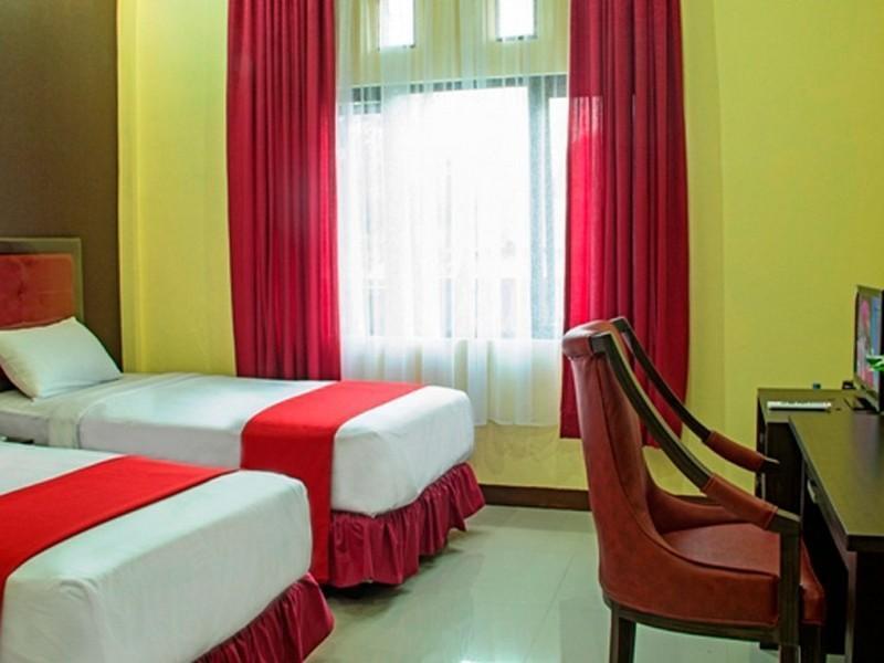 Gumilang Hotel Puncak Exterior photo