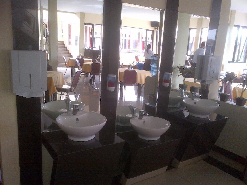 Gumilang Hotel Puncak Exterior photo