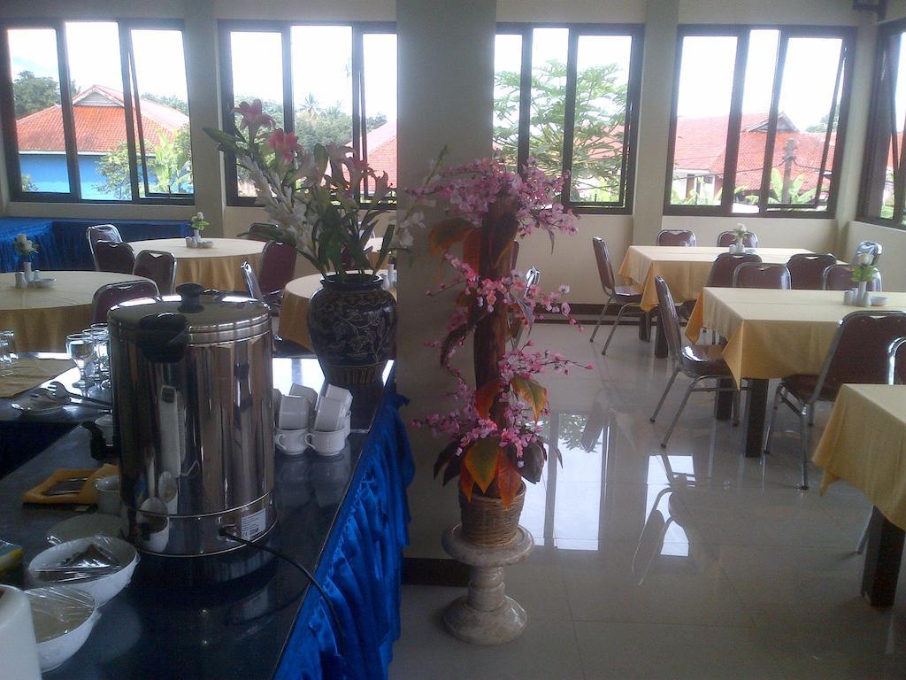 Gumilang Hotel Puncak Exterior photo