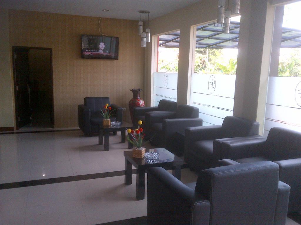 Gumilang Hotel Puncak Exterior photo