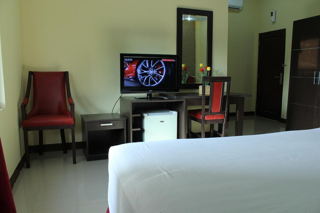 Gumilang Hotel Puncak Exterior photo