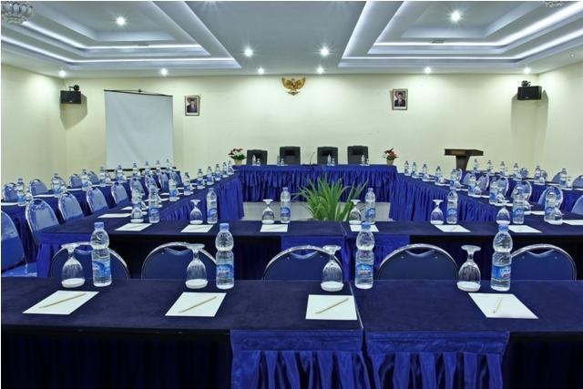 Gumilang Hotel Puncak Exterior photo