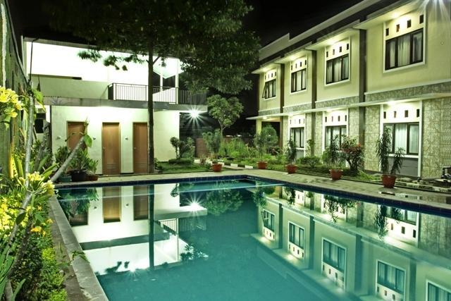 Gumilang Hotel Puncak Exterior photo